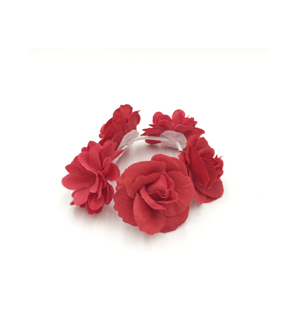 hårsnodd scrunchie med blommor röda rosor midsommar håraccessoarer midsommarkrans